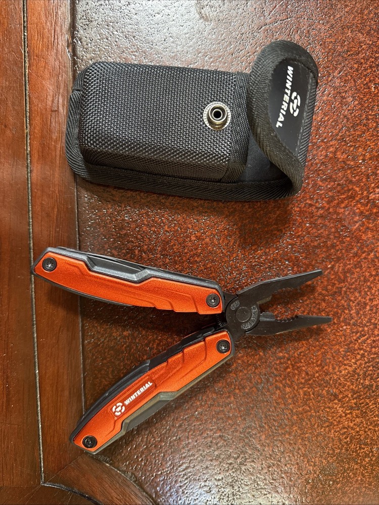 Winterial Multi-Tool w/ Case