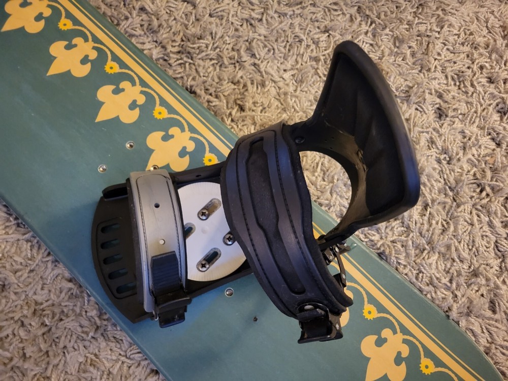 Vintage Apocalypse Snowboard 56" Spiral bindings missing 1 strap