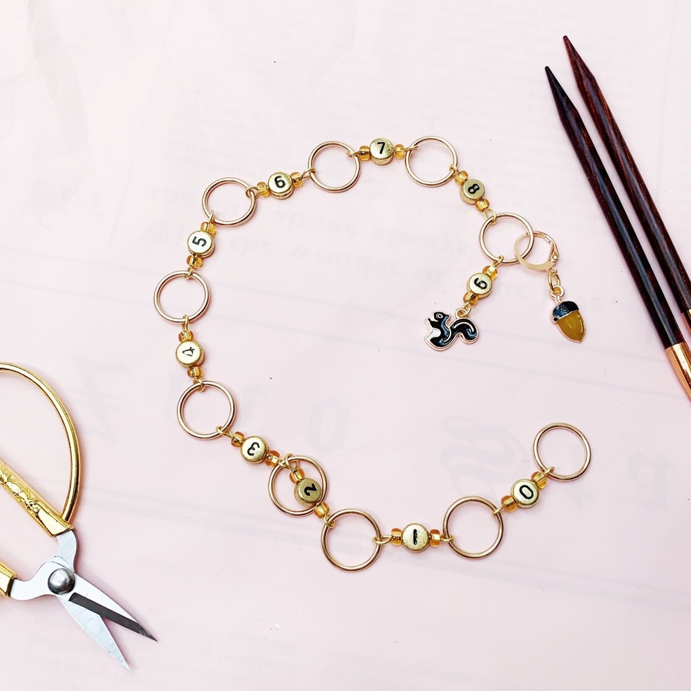 Squirrel chain row counter for knitting