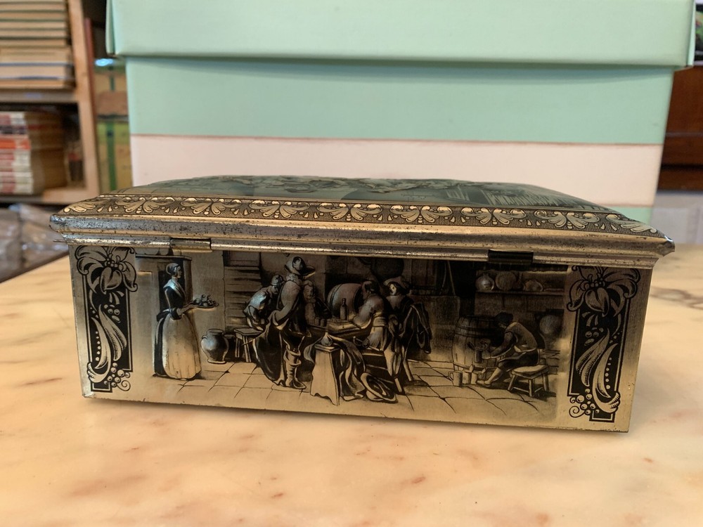 VINTAGE RUBENS EMBOSSED TIN BOX KEYLESS BOX
