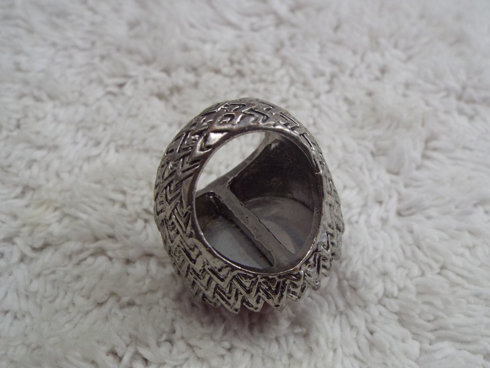 Silvertone Fuchsia Bead Ring ~ Size 9 (K5)