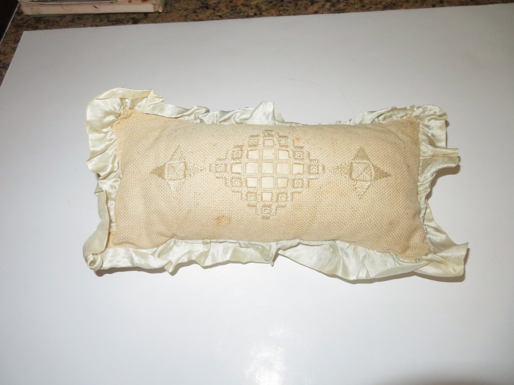 NORWEGIAN HARDANGER NEEDLEWORK OBLONG PIN CUSHION