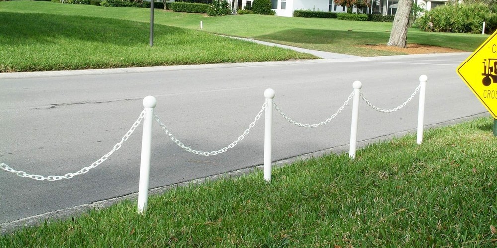 Lightweight 25-Foot White Plastic Barrier Chain - Eco-Friendly Safety Solution