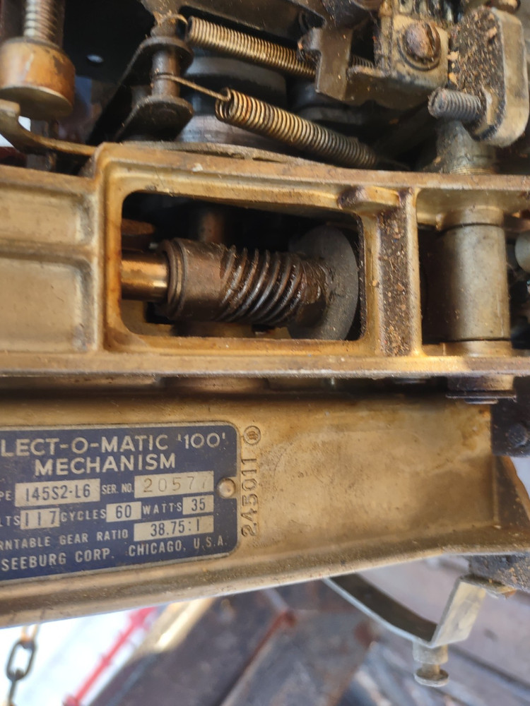 seeburg selectomatic 100 arcade jukebox record player mech #1