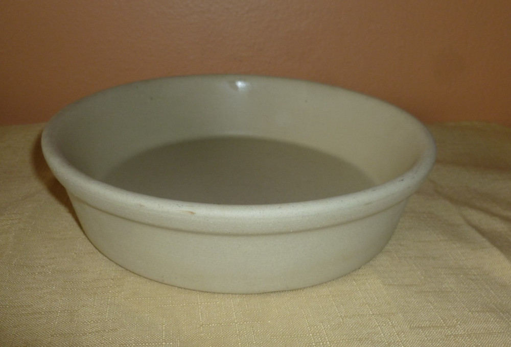 Pampered Chef 8 Inch round Mini Baker Stoneware Baking Stone 2" Deep