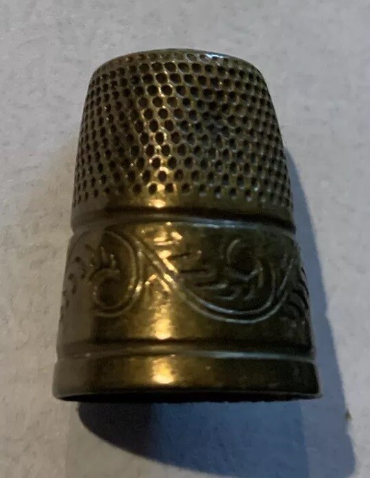 VINTAGE BRASS SEWING THIMBLE SCROLL DESIGN