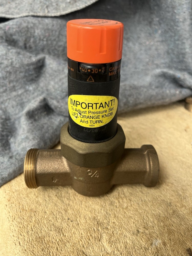 Unused Cash Acme 3/4 In Line Adjustable Pressure Valve Pop Up Adjust 300-45 Psi