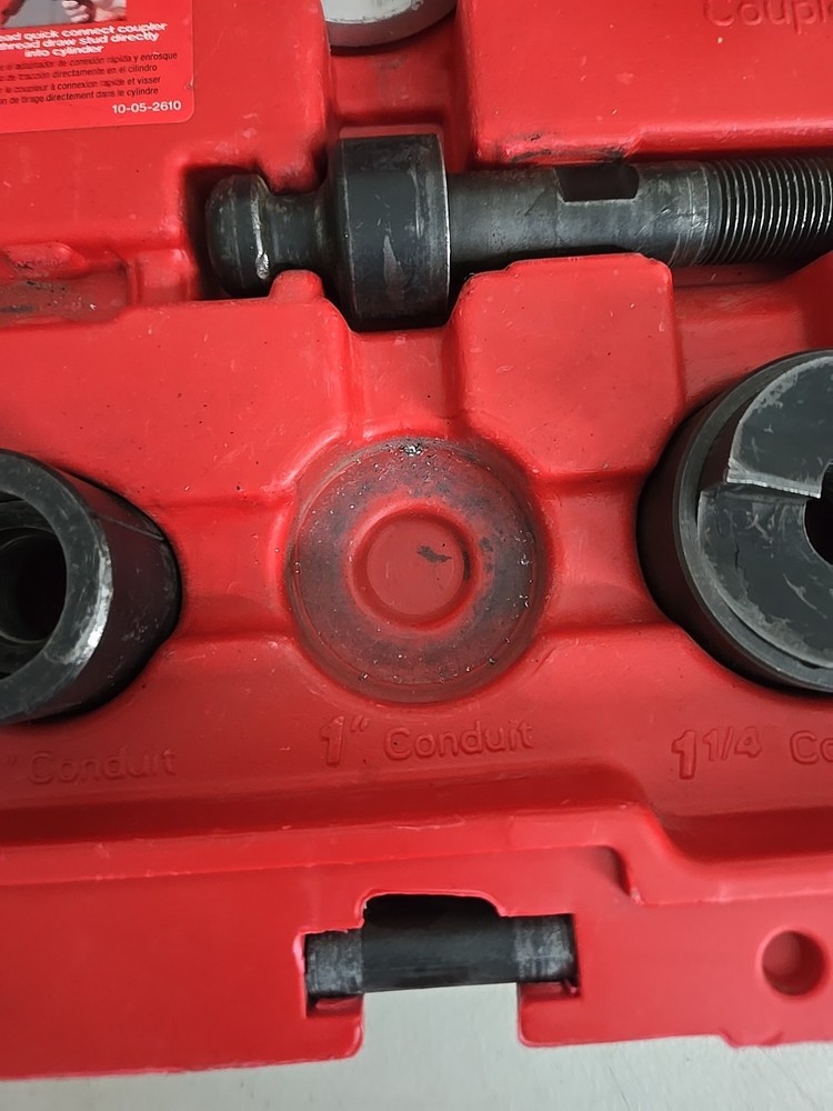 Milwaukee M18™ 2676-22 FORCE LOGIC™ 10T Knockout Tool