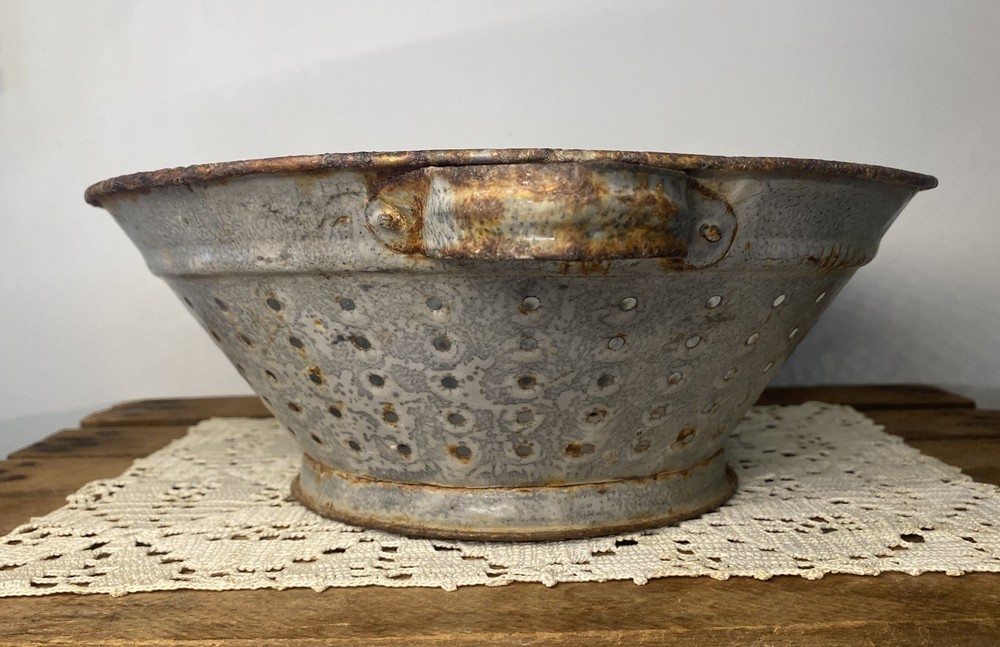 Vtg 10.5" Graniteware Colander Enamelware Strainer Rustic Primitive Farmhouse