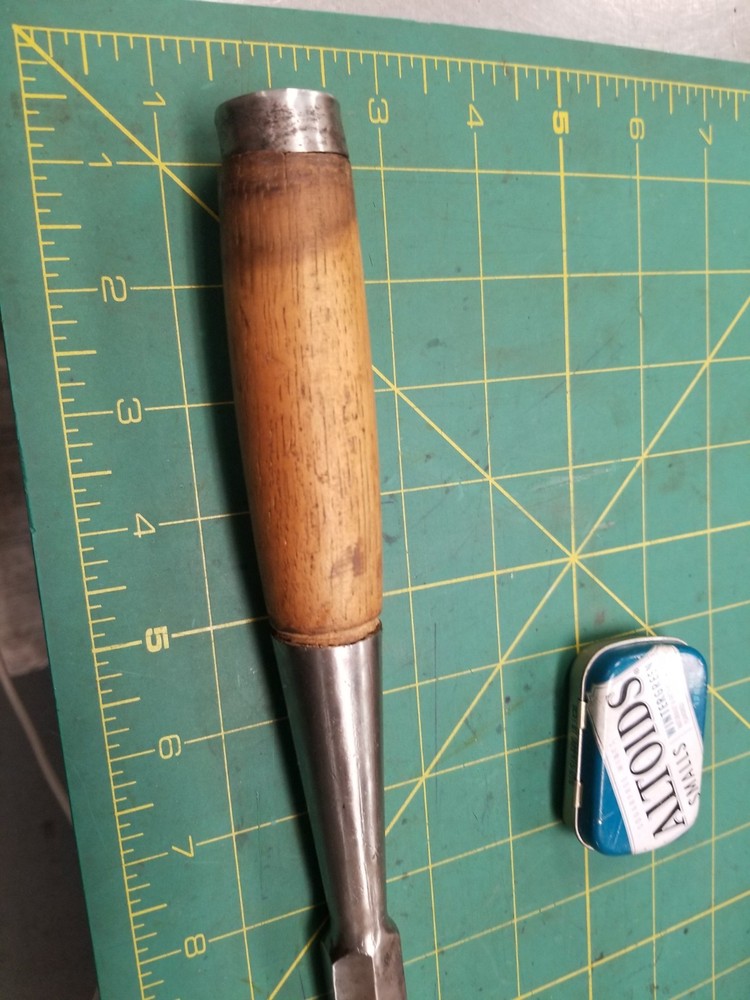 Vintage 3/4'' V Bevel Edge Socket Carpenter Chisel Wood 14"