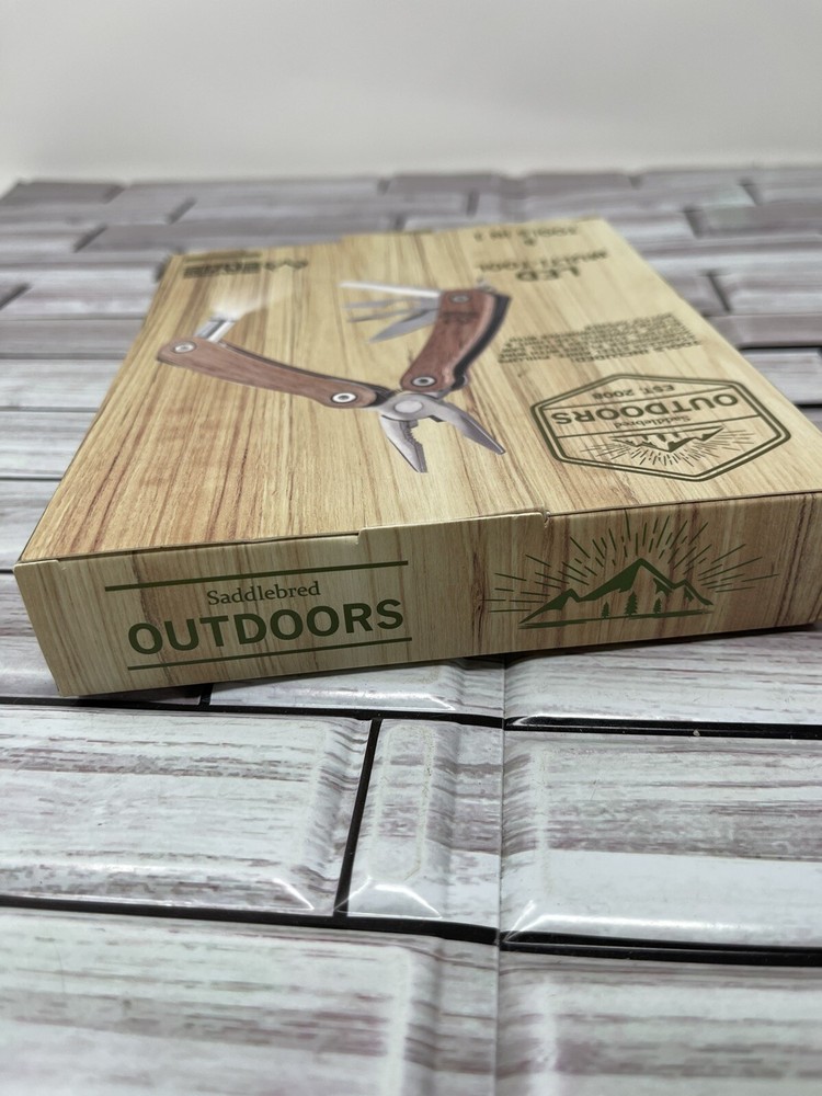 Saddlebred Outdoors Realtree Edge 8 Tools in 1 LED Multi-Tool