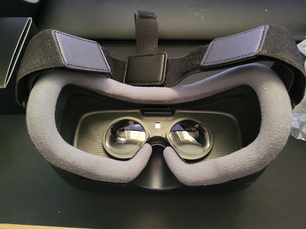 Samsung SMR324 Gear VR with Controller - Black