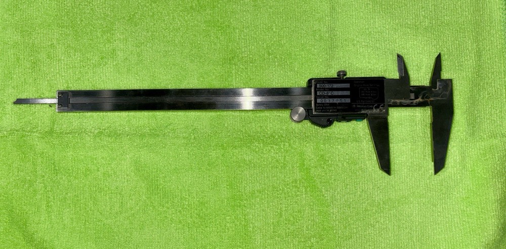 Mitutoyo Absolute Digimatic 500-172 Digital Calipers Model CD-8” C