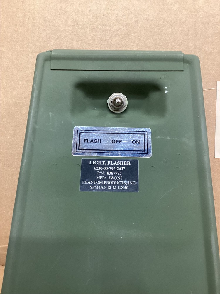 Lantern electric,flasher portable/M88 rec. veh. 6230-00-796-2657