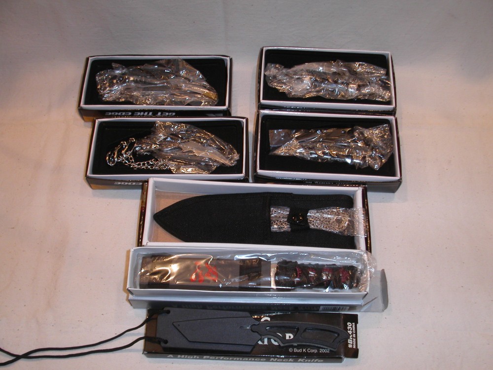 Knife set with 4 finger claw.