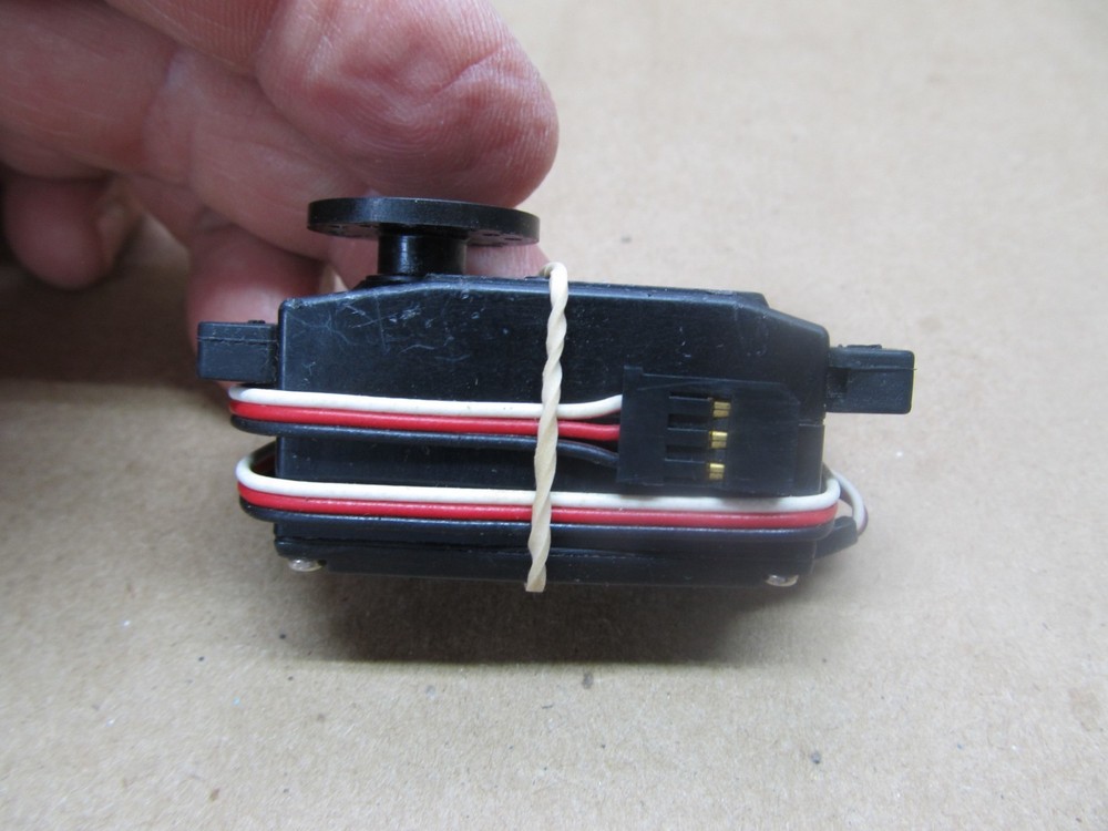 One Futaba FP-S136G Retract Servo - Low Profile -