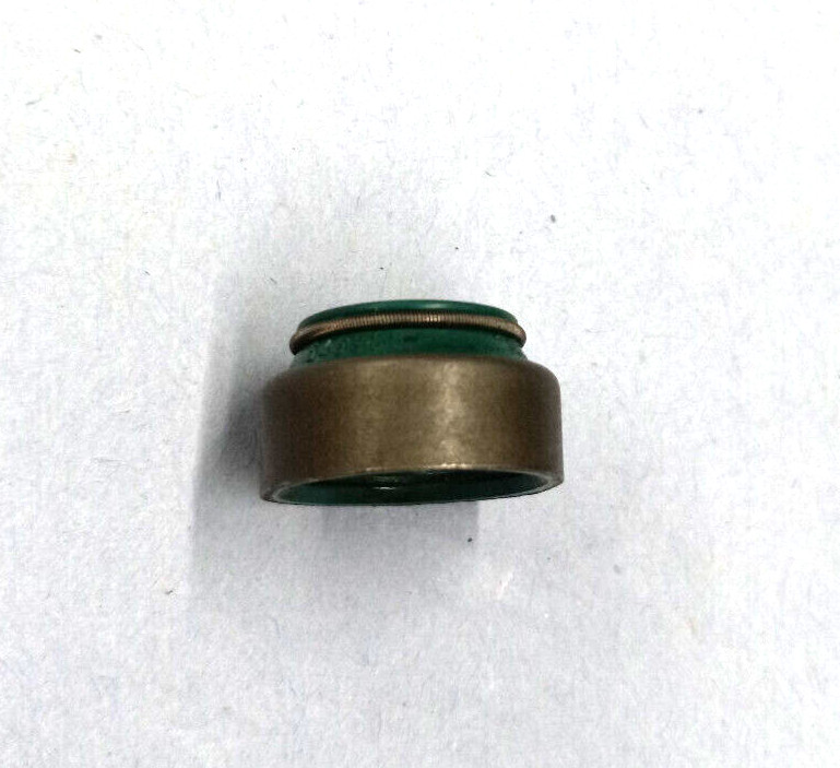 TCM P/N 646678 SEAL-VALVE GUIDE, INTAKE