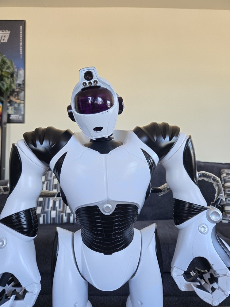 WowWee Robosapien V2 – Tested, Works–Read Description (As-Is)