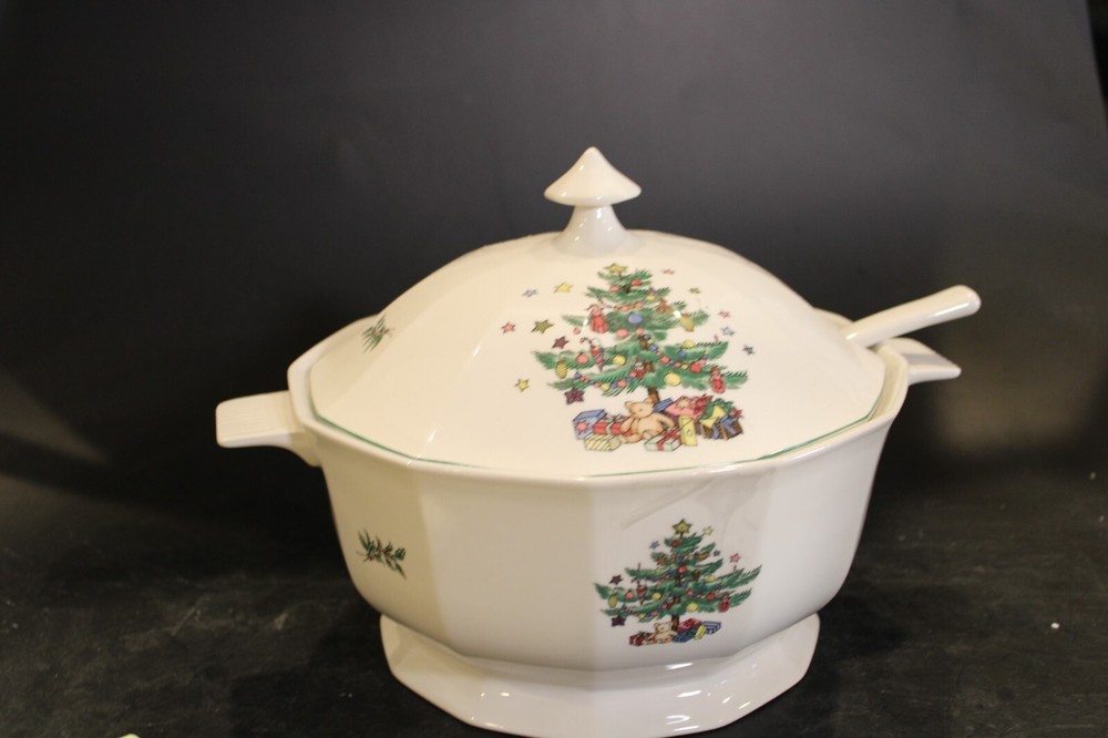 Nikko Happy Holidays Soup Tureen w/ Lable