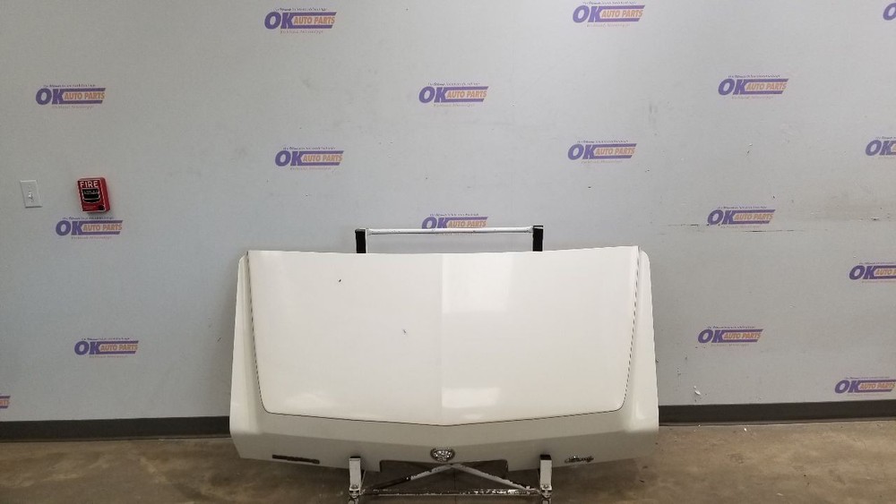 1977 CADILLAC ELDORADO BIARRITZ COMPLETE REAR TRUNK DECKLID ASSEMBLY WHITE