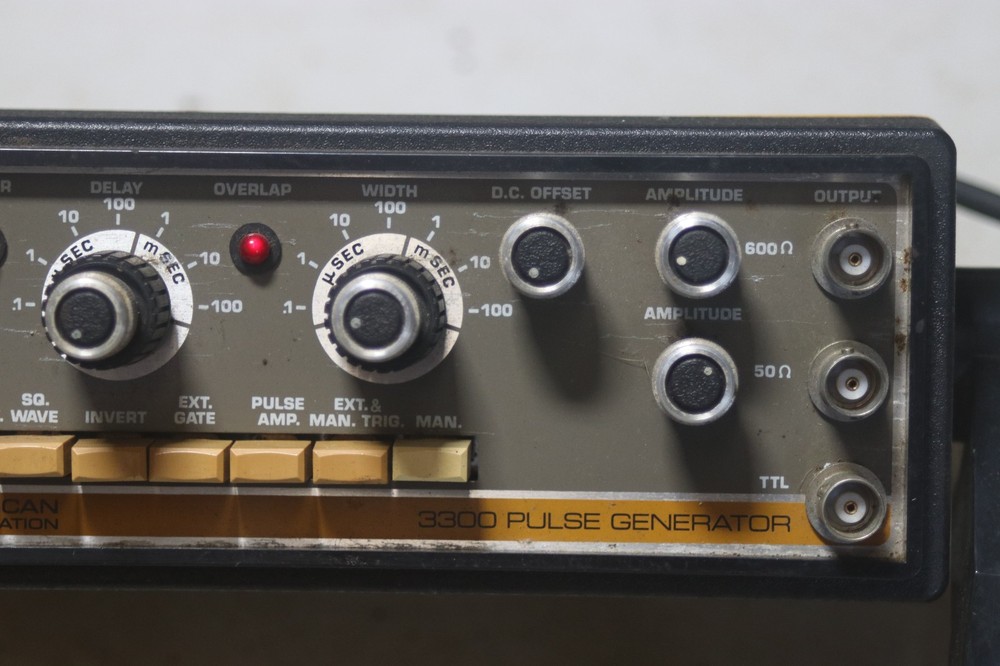 B&K Precision 3300 Pulse Generator with Manual