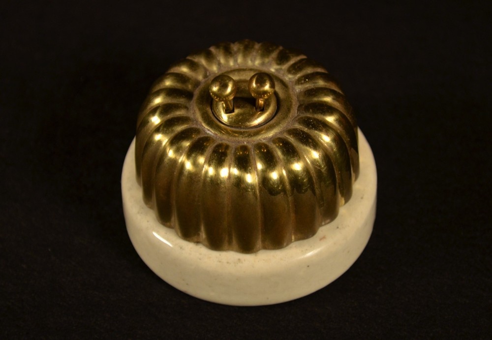 BRASS & CERAMIC VICTORIAN JELLY MOLD TOGGLE LIGHT SWITCH