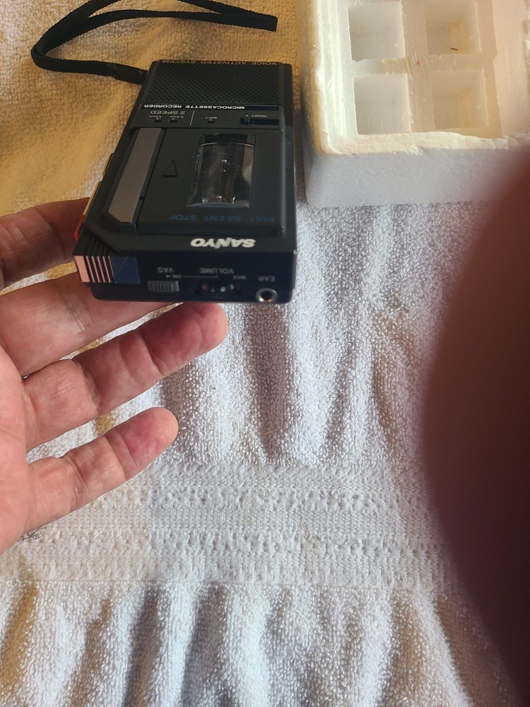 Sanyo M5495 Microcassette Recorder