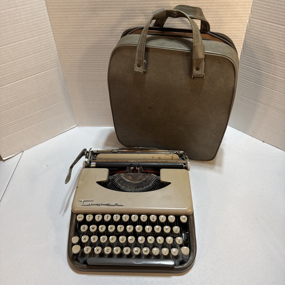 Typewriter Tower Chieftain III Beige Sears Model 871.1000 w/ Case