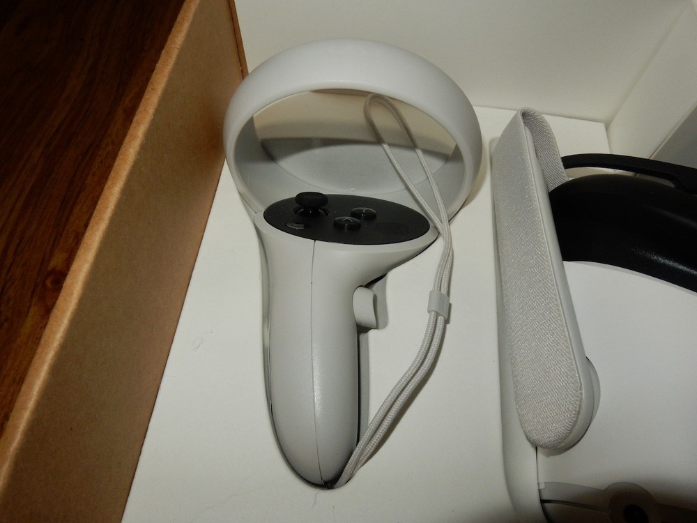 Meta Quest 2 Virtual Reality Headset 128GB Complete in Box w/ Controllers