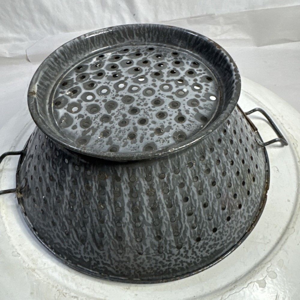 Rustic Enamelware Graniteware Gray Mottled Colander Strainer Footed Base T74