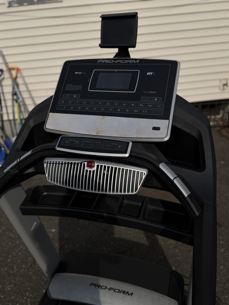 ProForm Pro 2000 Electric Treadmill Touchscreen Bluetooth iFit 50 Programs