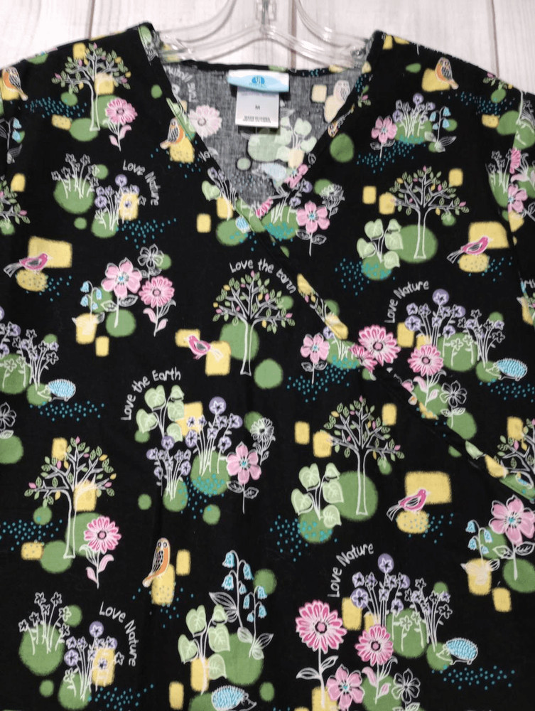 SB Scrubs Top Ladies Medium Earth Day