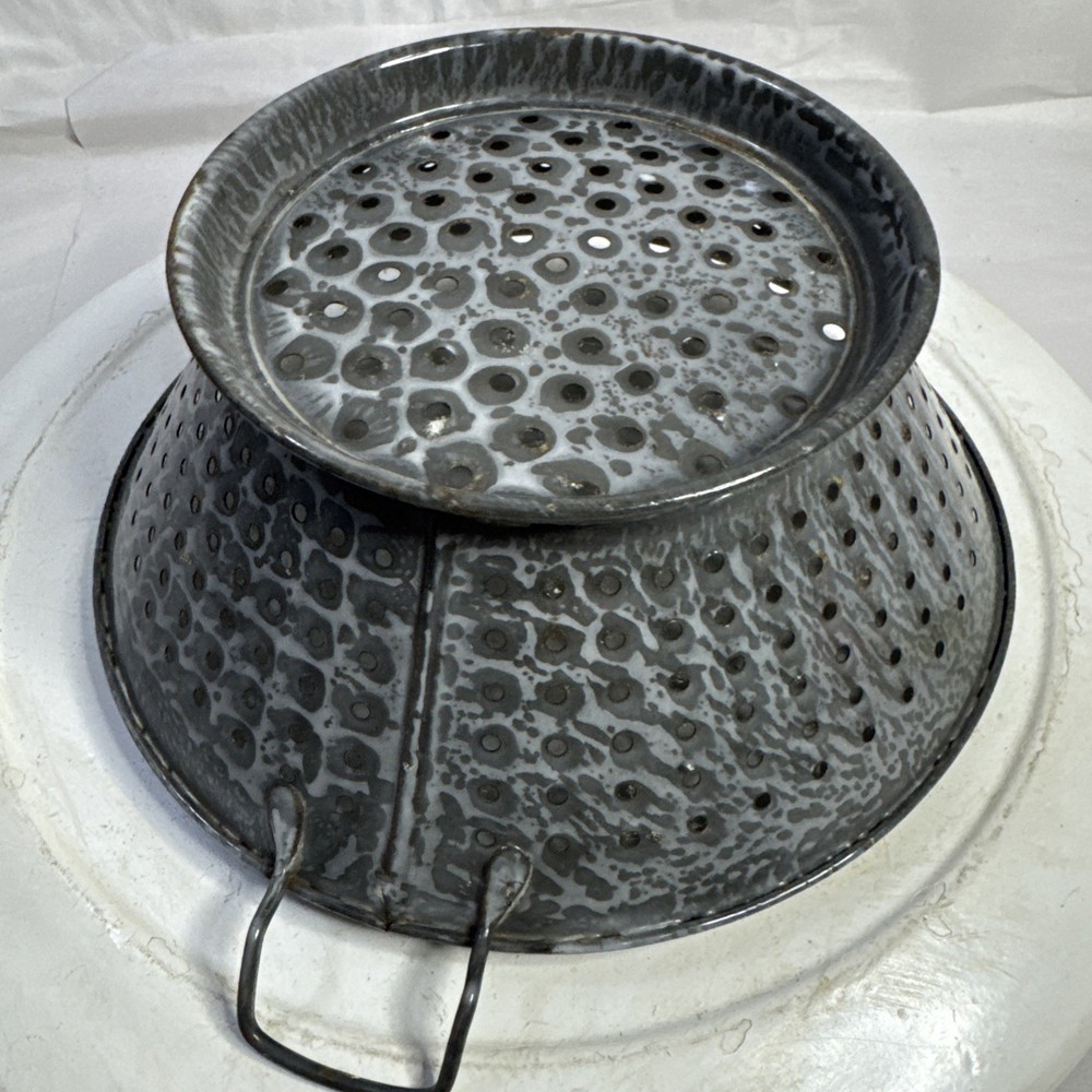 Rustic Enamelware Graniteware Gray Mottled Colander Strainer Footed Base T74