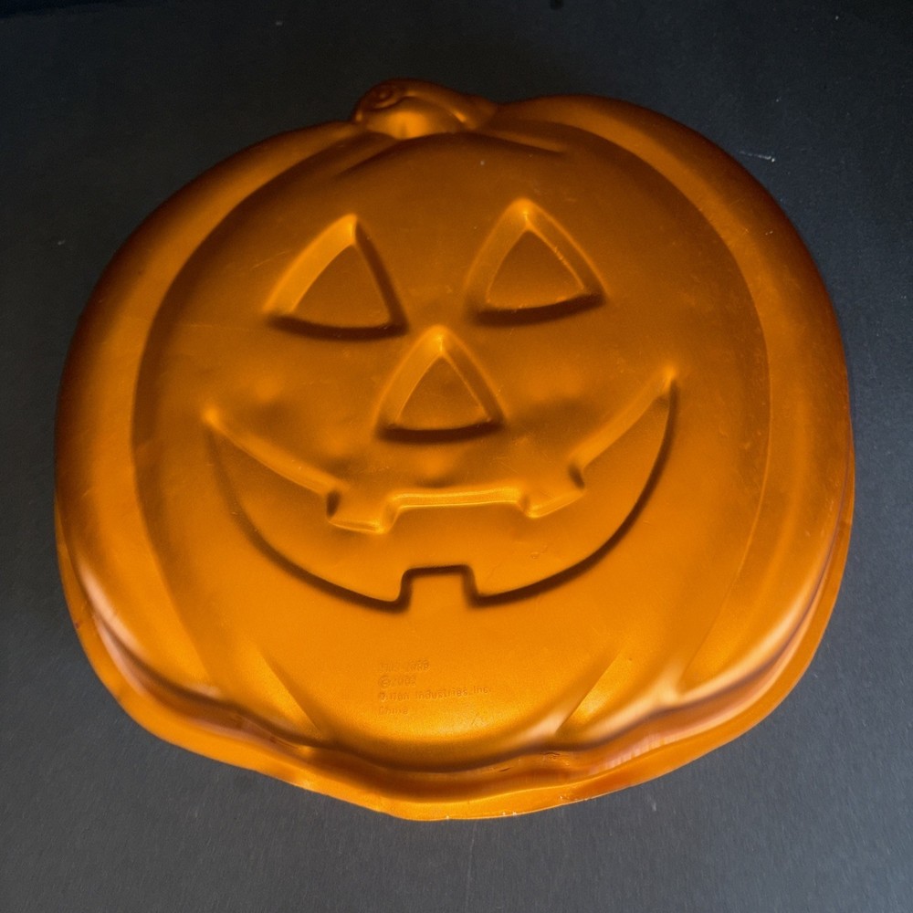 Pumpkin cake Pan By Wilton