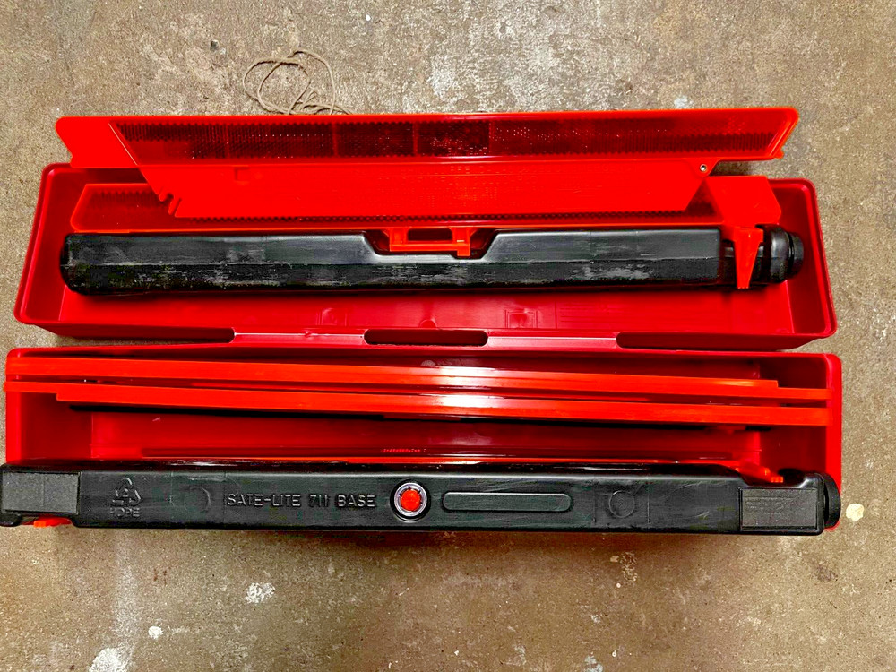 Uriah 3PC Triangle Warning Kit -Broken Case