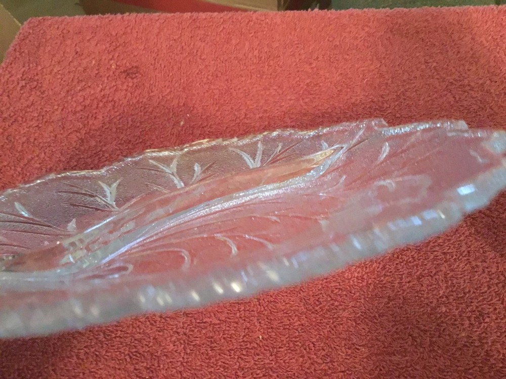 Round Clear Glass Tree Design Divided Dish