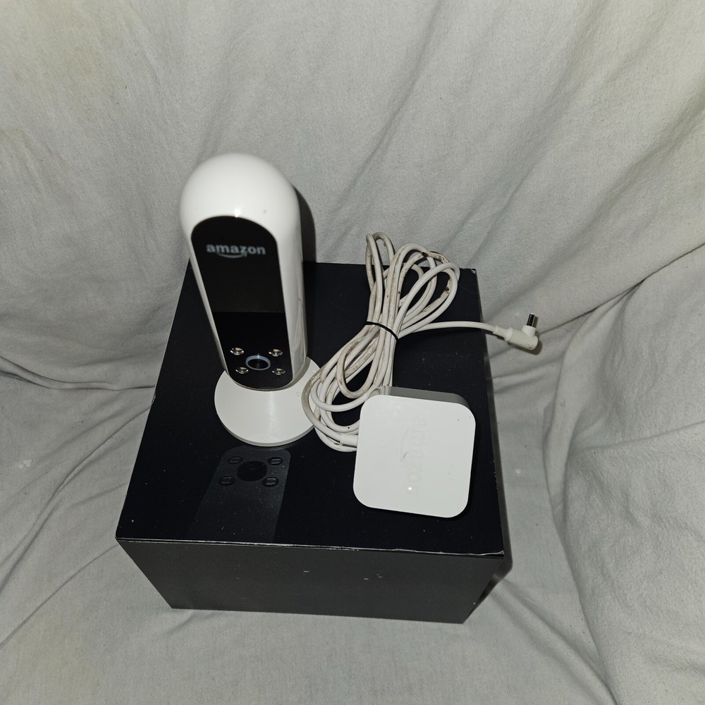 Echo Look | Hands-Free Camera and Style Assistant with Alexa