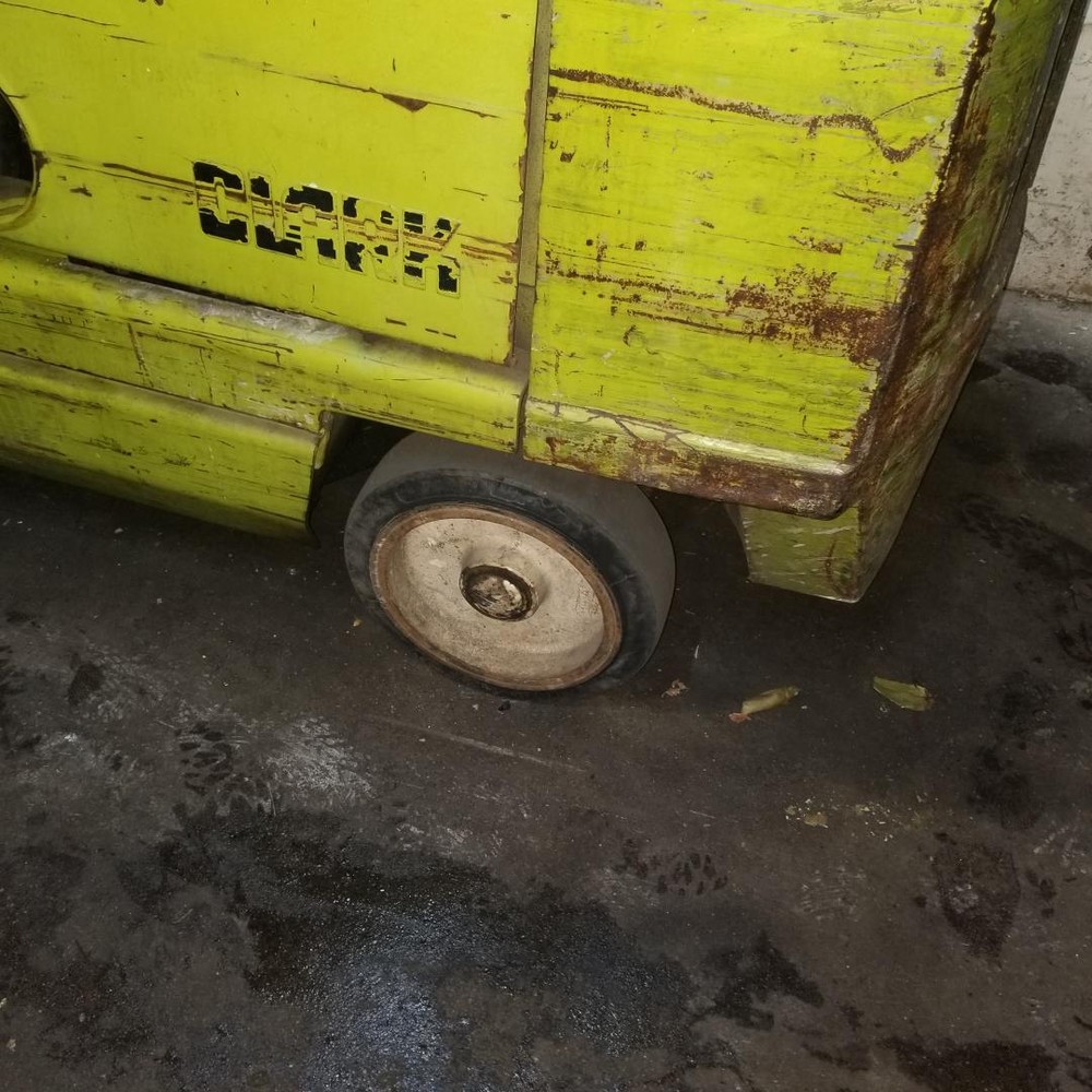 Clark GCX25 Propane Forklift - Needs repairs