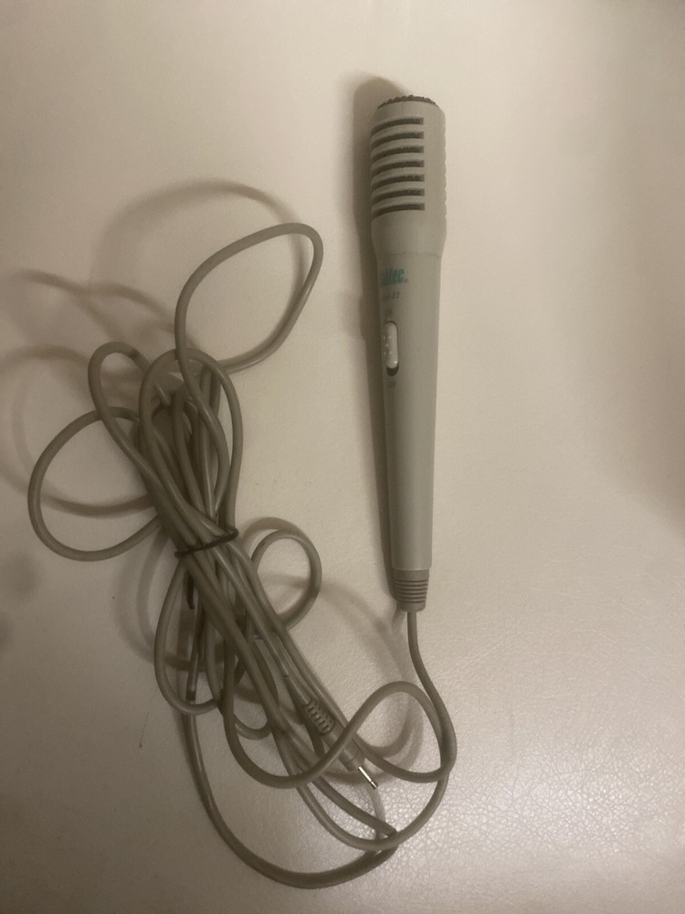 Labtec AM-22 Handheld Microphone 3.5mm Jack 8 Ft Cord