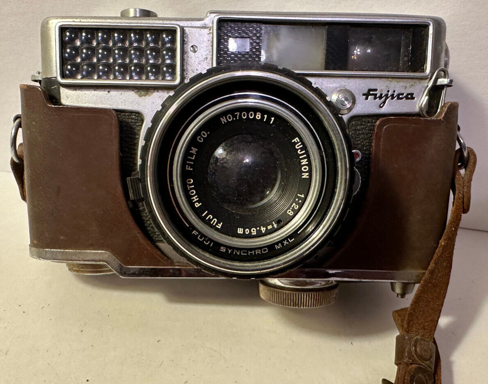 Fujika 35mm camera. 35-SE Untested. As Is