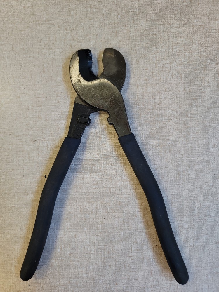 Ideal 35-5052 9-1/2" Cable Cutter -pre owned