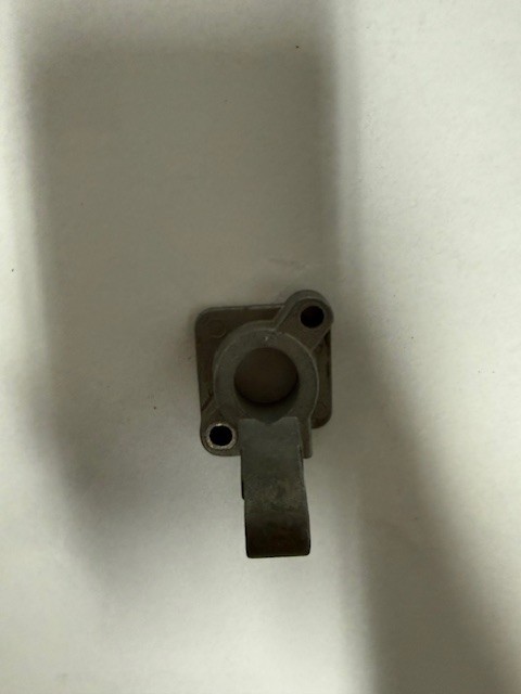 Small cast linkage bracket