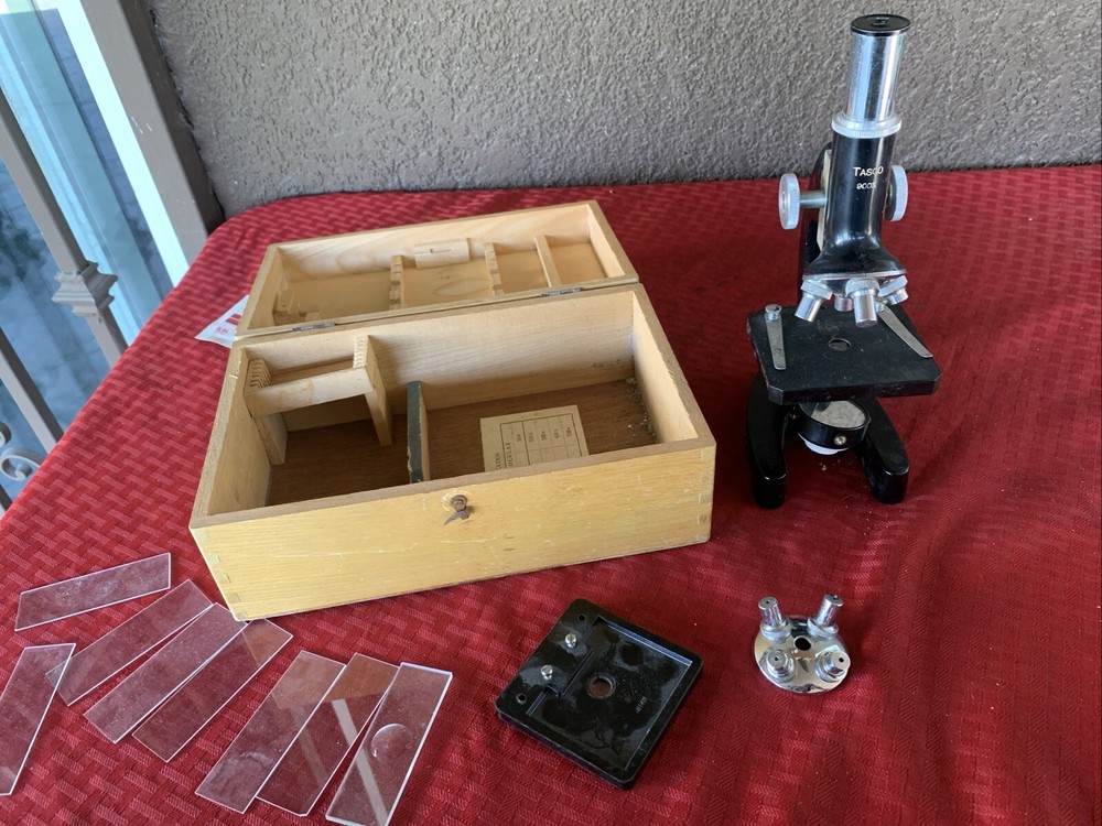Vintage Tasco 900X Zoom Microscope.
