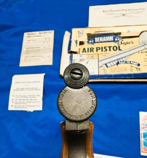 BENJAMIN 137 AIR PISTOL