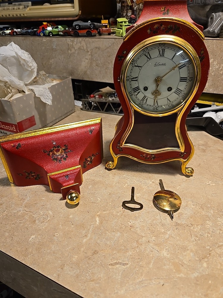 Le Castel Gold colored 10" Mantle clock  - needs work - AS IS