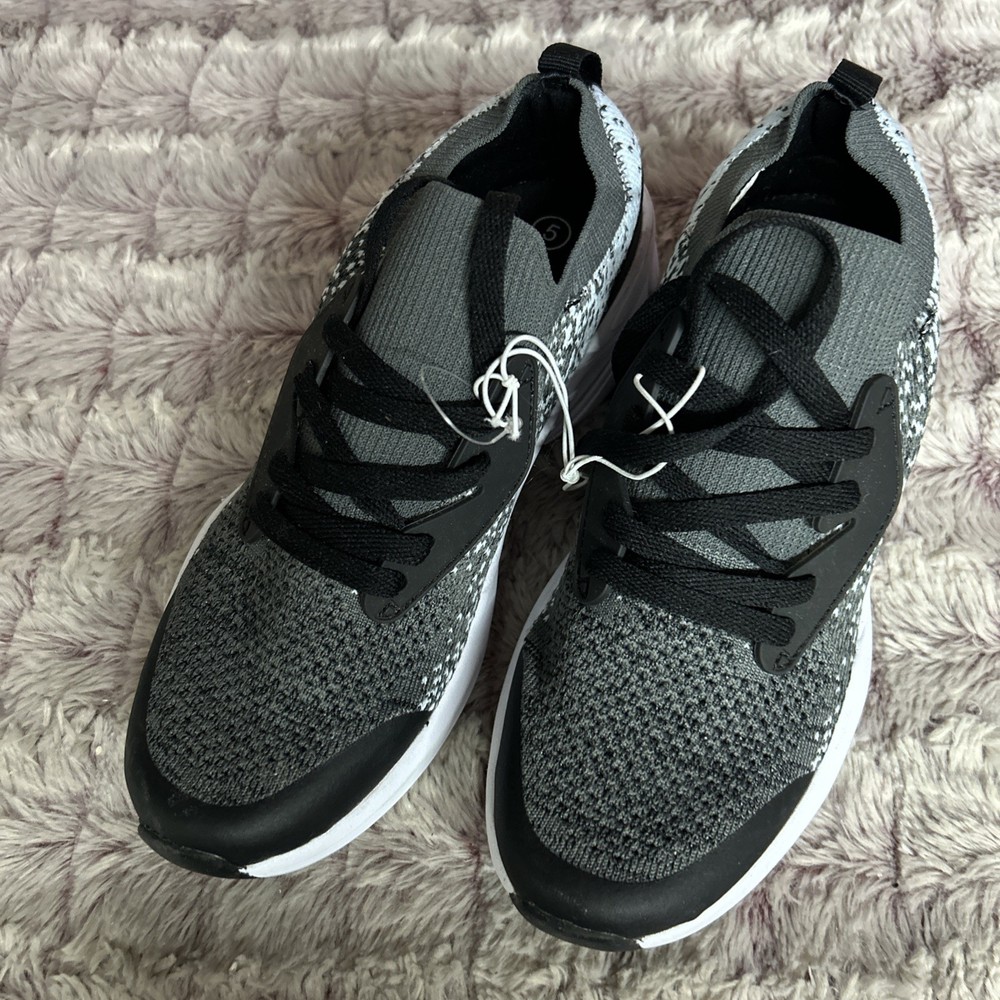 New Cat & Jack Boy Sneaker Size 5