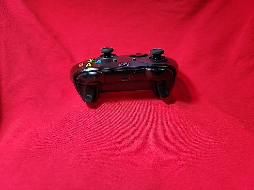 Xbox One Wireless Controller 1708 Black (New Joysticks) Check Description