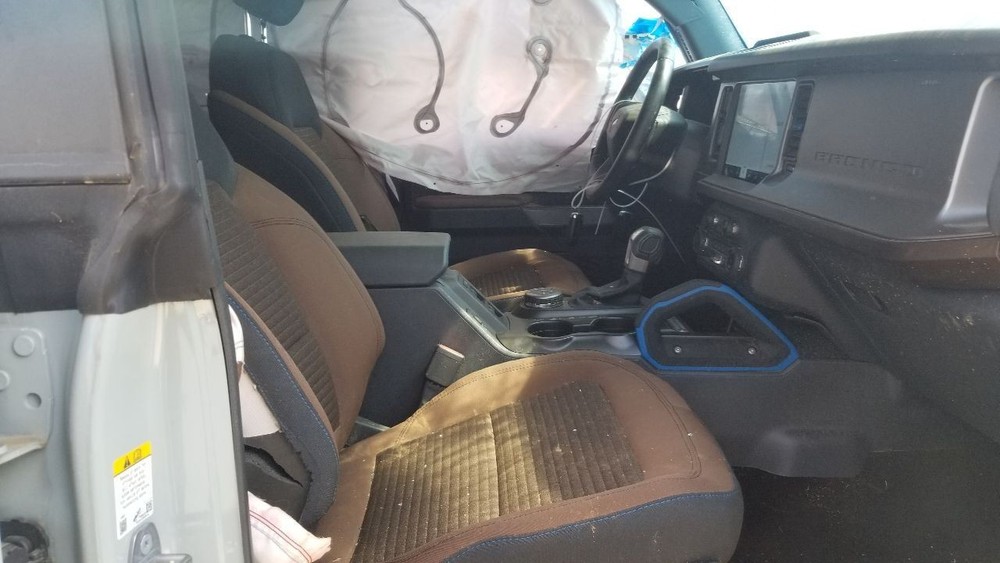 22 FORD BRONCO 2.3L LOWER AIR SHUTTER