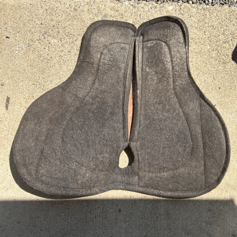 Endurance Round Felt Diamond Wool Saddle Pad With Leather Accents