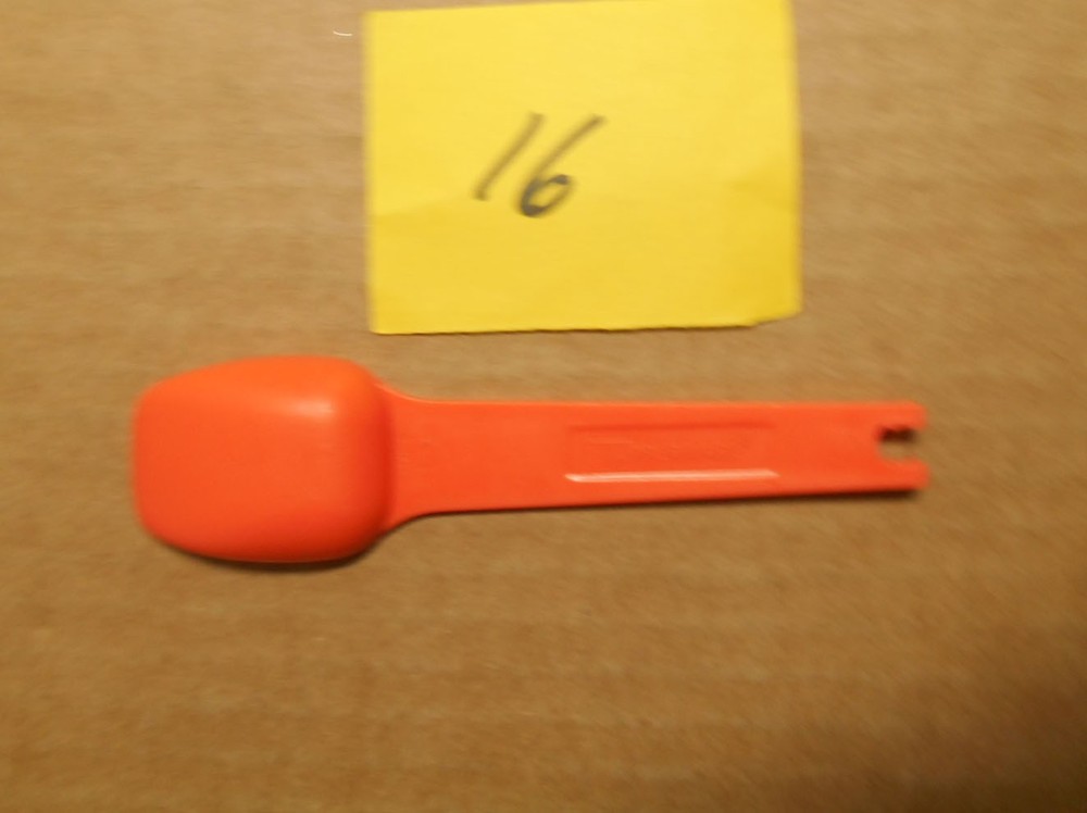 Orange Tupperware Replacement Measuring Spoon 1-1/2 tsp & 1tsp #1271 Y16